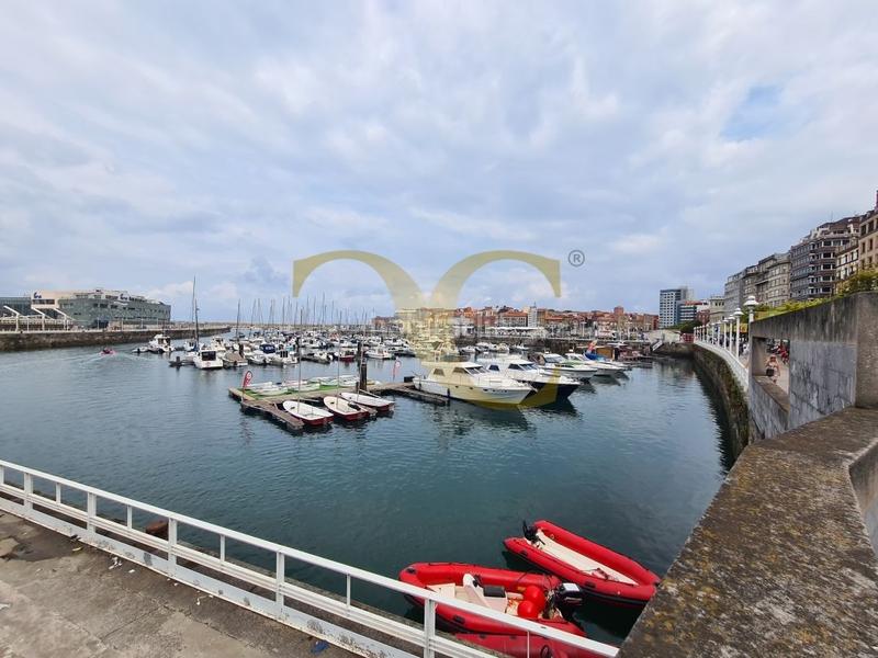 Foto 8ad61417-5b97-4743-a883-d7f20a35901b. Piso tu hogar frente al puerto deportivo en Centro Gijón