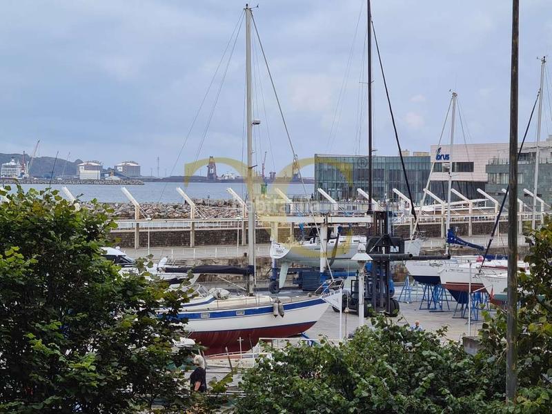 Foto cc3f1cc9-f1a6-4600-b4be-b19e645167af. Piso tu hogar frente al puerto deportivo en Centro Gijón