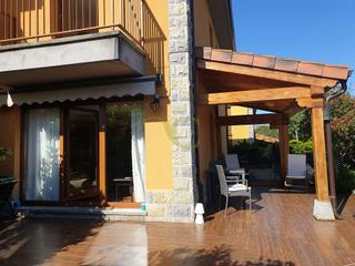 Chalet  Póo. Chalet pareado con una bonita terraza junto a la playa de poo co