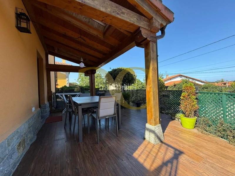 Foto 1382225c-d158-459e-b9d9-687333f1dc8d. Chalet exclusiva chalet pareado con una bonita terraza junto a la playa de póo con licencia vut. en Llanes