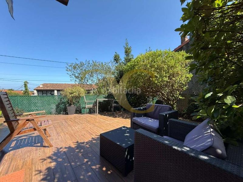 Foto 1ac766f5-4461-4768-b3ae-e0d2a2d671e2. Chalet exclusiva chalet pareado con una bonita terraza junto a la playa de póo con licencia vut. en Llanes