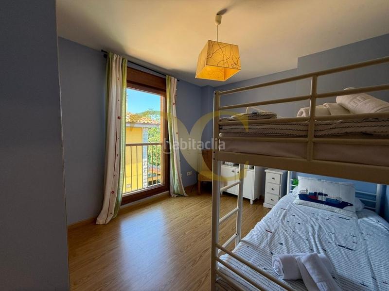 Foto 3b29bfaf-8b9e-44bc-a701-58cfb166fa62. Chalet exclusiva chalet pareado con una bonita terraza junto a la playa de póo con licencia vut. en Llanes