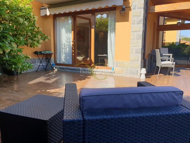 Foto 3b6be809-7dd3-4b40-92c3-4df6fed37a59. Chalet exclusiva chalet pareado con una bonita terraza junto a la playa de póo con licencia vut. en Llanes