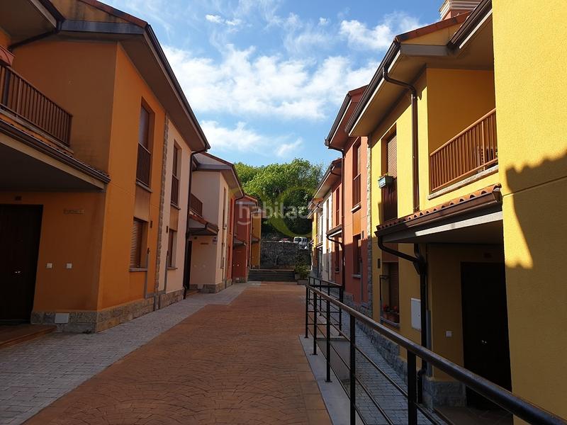 Foto 9cd324a3-a3e9-4511-8472-5c469800ab53. Chalet exclusiva chalet pareado con una bonita terraza junto a la playa de póo con licencia vut. en Llanes
