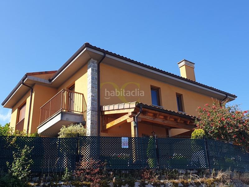 Foto a5a9d433-3f62-4e6c-a35c-eff16dd3b163. Chalet exclusiva chalet pareado con una bonita terraza junto a la playa de póo con licencia vut. en Llanes