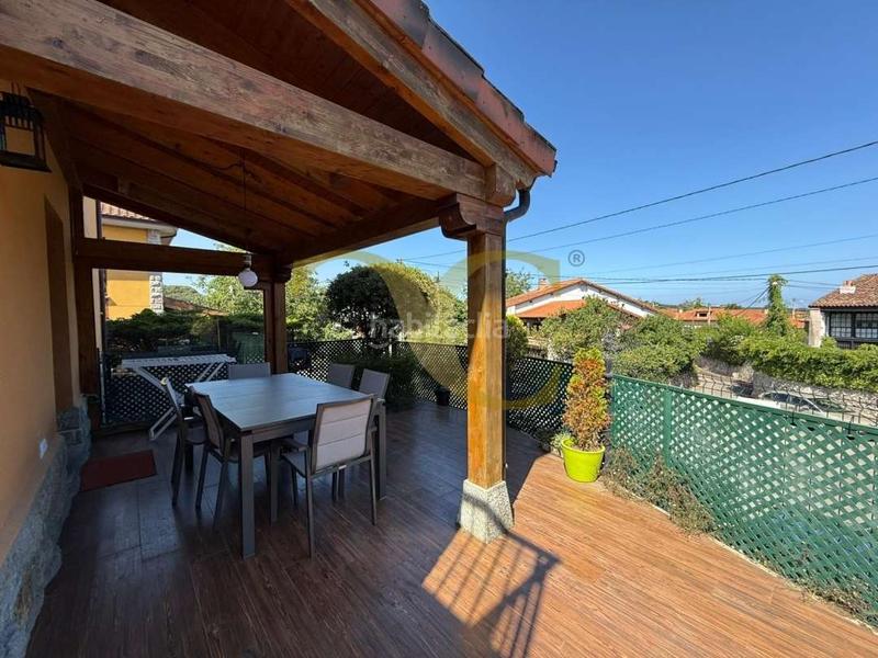 Foto b5e85bd9-45e4-4b85-91d7-0d1d910cd0a6. Chalet exclusiva chalet pareado con una bonita terraza junto a la playa de póo con licencia vut. en Llanes