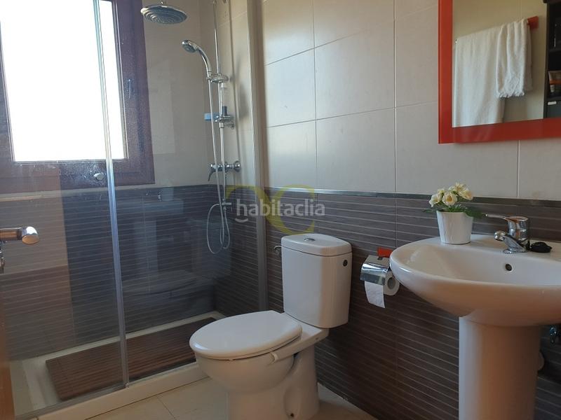 Foto e5193972-0de9-4ffa-a30a-727a8e98e897. Chalet exclusiva chalet pareado con una bonita terraza junto a la playa de póo con licencia vut. en Llanes