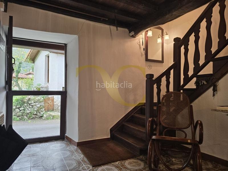 Foto 4323dbc5-91a9-40e6-95c6-0e7bf835138c. Casa adosada exclusiva preciosa casa tradicional con jardín a 5 kilómetros de la playa. en Llanes