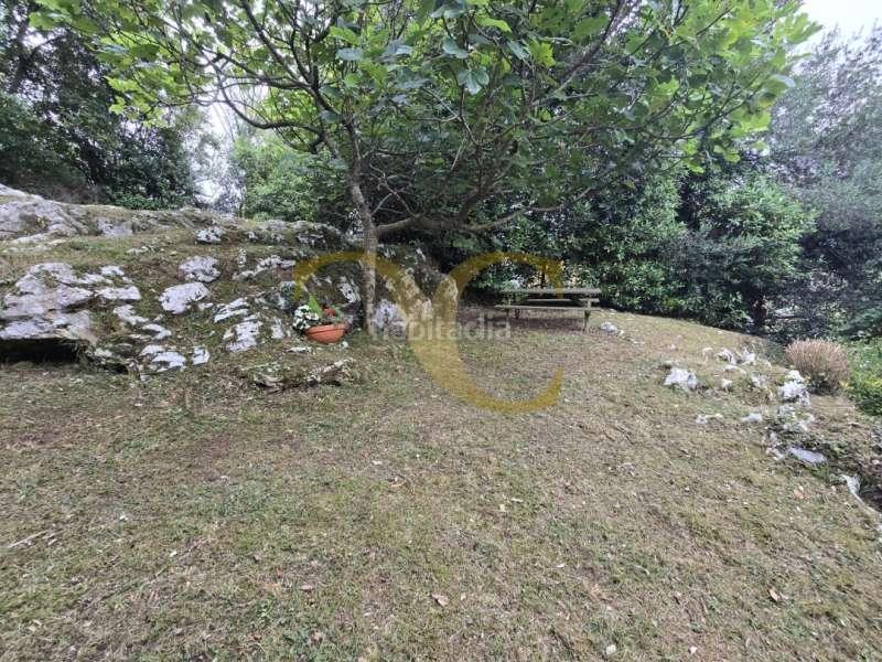 Foto ff1121b0-31aa-45fa-b217-2933bc47091d. Casa adosada exclusiva preciosa casa tradicional con jardín a 5 kilómetros de la playa. en Llanes