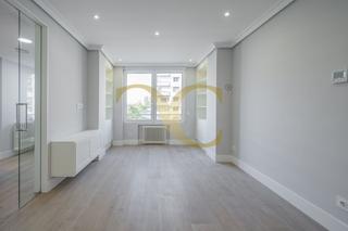 Etagenwohnung in Avenida de Alberto de Alcocer