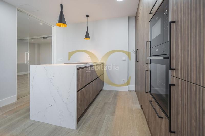 Foto 0e18fa81-e453-4e04-9dea-27a1fcbfbb1d. Rent flat with heating parking pool in Hispanoamérica-Bernabéu Madrid