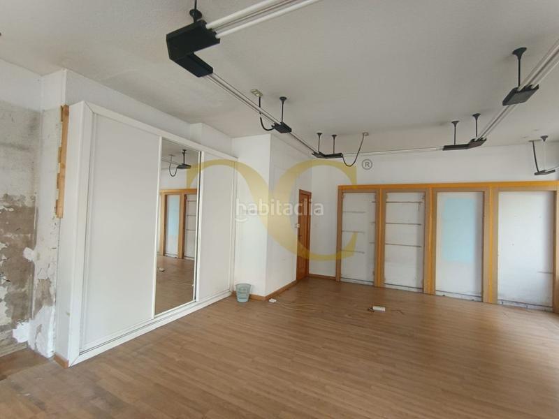 Foto 0d9ff289-f24e-4a49-b0f6-3d46d041da7a. Lloguer local comercial a Llano Gijón