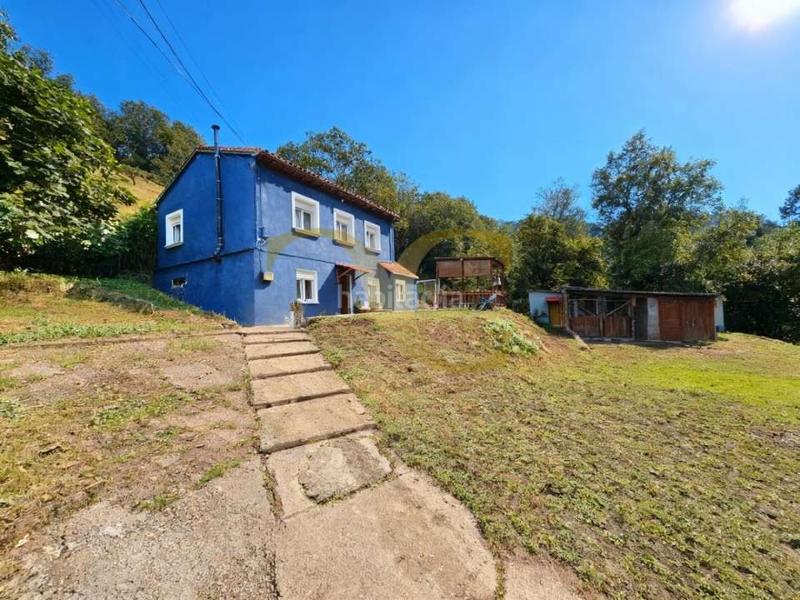 Foto 39fd58c3-765a-4abe-b577-b0702f7f9b75. Casa con riscaldamento in Parroquias Sur - La Manjoya Oviedo