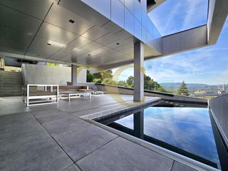 Casa  Camino de los alisos. La joya arquitectónica de gijón villa de lujo en somió.