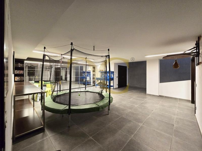 Foto 49daf893-948f-49e3-bdbd-fb820e855631. Casa la joya arquitectónica villa de lujo en Somió. en Gijón