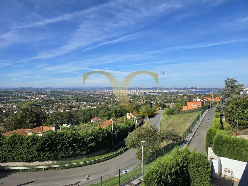 Foto 4a6e0073-64ca-421b-9385-670941ae7500. Casa la joya arquitectónica villa de lujo en Somió. en Gijón