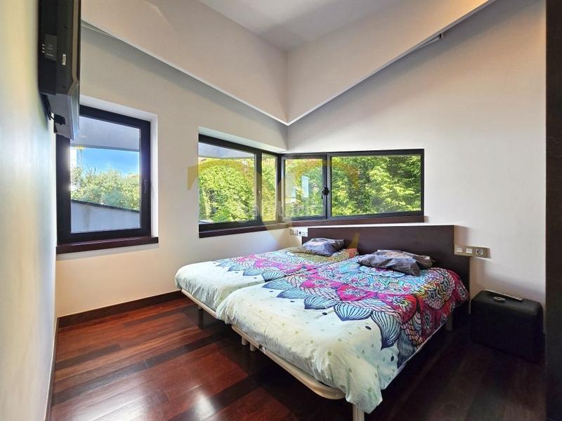 Foto 50222115-1993-471f-8be5-e8059bbe67e8. Casa la joya arquitectónica villa de lujo en Somió. en Gijón