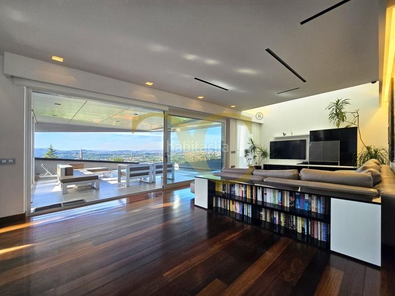 Foto 6691f60e-a6ea-42b4-8792-d5eed704dcfd. Casa la joya arquitectónica villa de lujo en Somió. en Gijón