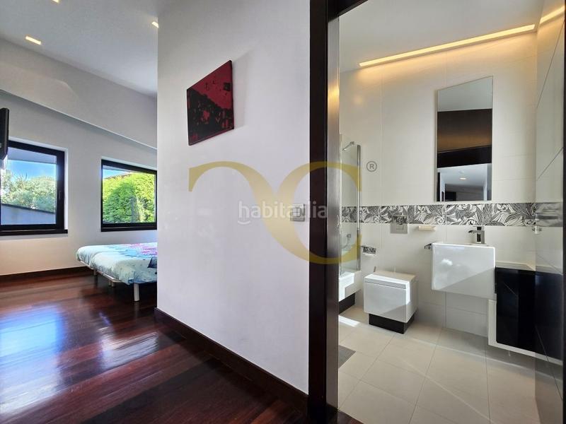 Foto 70e7cc72-c1b0-46cc-8c21-c49f0a52bdce. Casa la joya arquitectónica villa de lujo en Somió. en Gijón