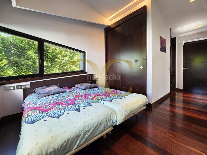 Foto 7a88f20a-a4f5-4f15-a479-98c94df6049e. Casa la joya arquitectónica villa de lujo en Somió. en Gijón