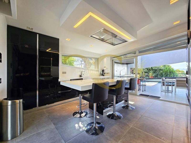 Foto d600264e-8e7b-4e01-9931-246c83f57fb5. Casa la joya arquitectónica villa de lujo en Somió. en Gijón