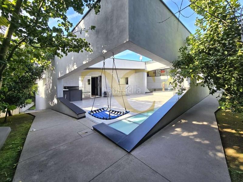 Foto f84e20f5-fa5f-49fd-9567-1ac632d960c2. Casa la joya arquitectónica villa de lujo en Somió. en Gijón