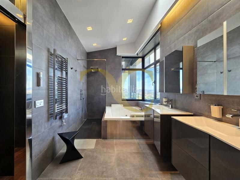 Foto fdf9ad8e-ce3a-4843-af02-e255f004d523. Casa la joya arquitectónica villa de lujo en Somió. en Gijón