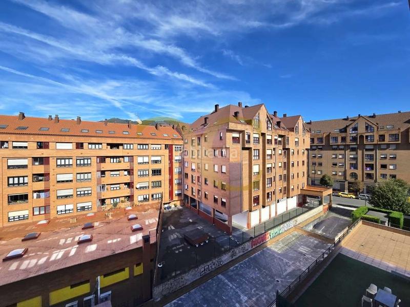 Foto 53e11bf0-573e-48f7-91ad-0ec74a9d833e. Appartement mit heizung in Vallobín Oviedo