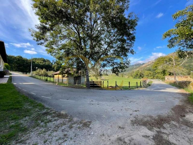 Foto 8b3035e5-b188-46a8-8118-11286f539a3f. Casa  para reformar con más de 7 hectáreas de terreno. en Piloña