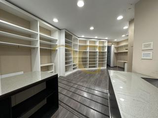 Business premise in Avenida Valentín Masip