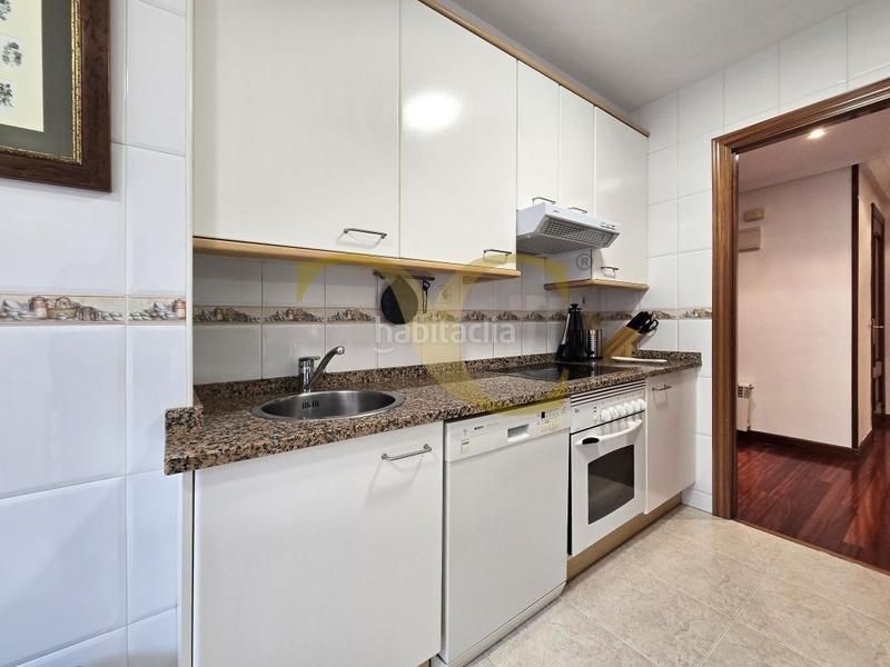 Foto 45ee90f8-b060-47e2-bcfa-ef52062ae266. Appartement avec chauffage parking dans Vallobín Oviedo