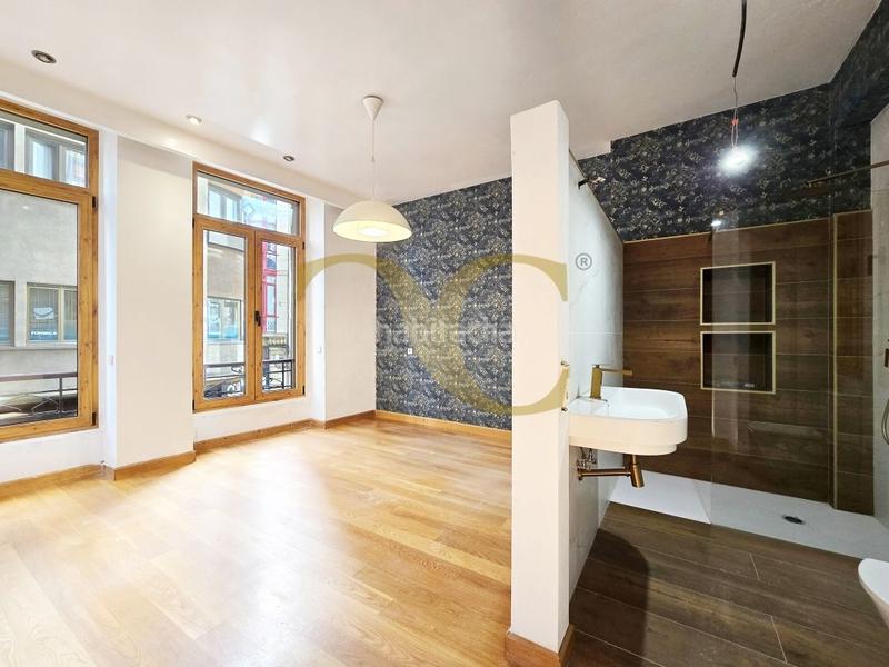 Foto f53d0b2c-f99c-48f5-8dd4-2433dc77f14f. Pis amb calefacció a Centro Gijón