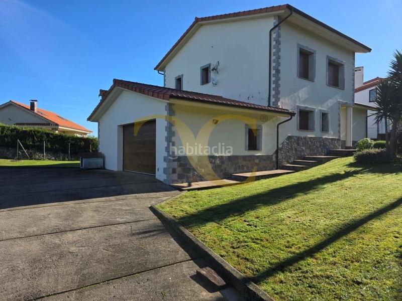 Foto 0e818575-1352-4f4f-82ad-60cf538487aa. Chalet impecable, rodeada de naturaleza y con vistas abiertas al mar cantábrico. en Llanes