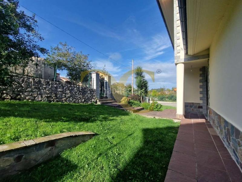 Foto 510f137c-c121-4dfa-8f16-5df8c8621476. Chalet impecable, rodeada de naturaleza y con vistas abiertas al mar cantábrico. en Llanes