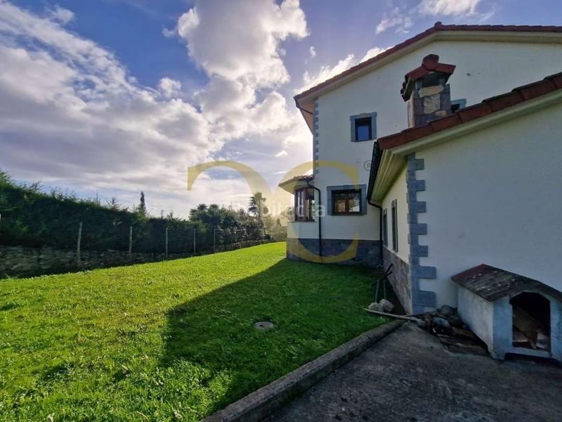 Foto 64406b14-99d1-4d99-ae18-a5dc38eb7798. Chalet impecable, rodeada de naturaleza y con vistas abiertas al mar cantábrico. en Llanes