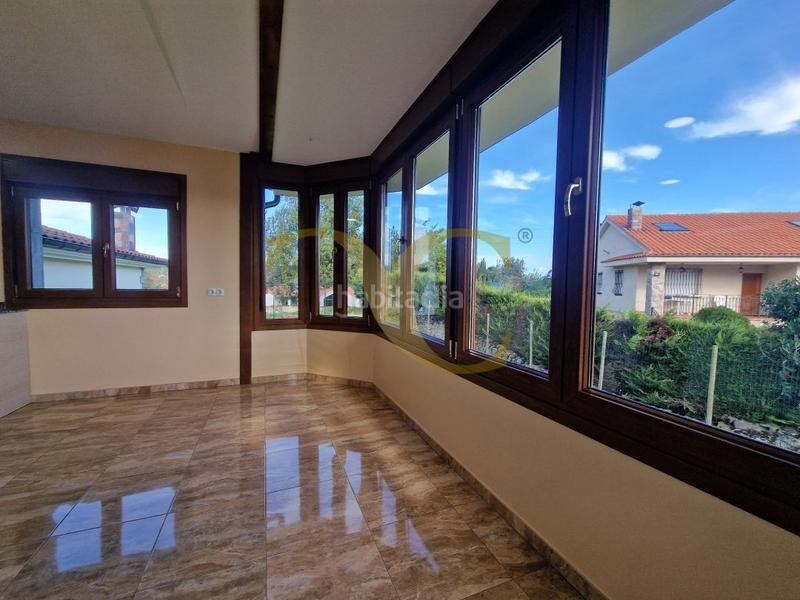 Foto 78ef4118-54a7-4c88-82b4-442d95d011af. Chalet impecable, rodeada de naturaleza y con vistas abiertas al mar cantábrico. en Llanes