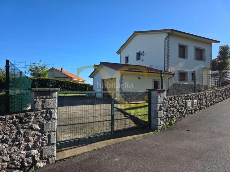 Foto 9cefe73f-3d8c-4e81-9b6b-522514f7a48d. Chalet impecable, rodeada de naturaleza y con vistas abiertas al mar cantábrico. en Llanes