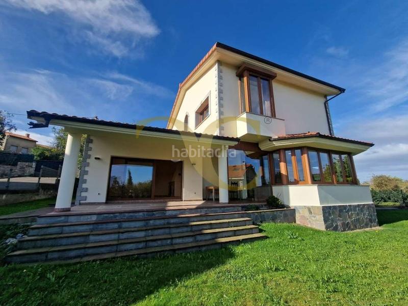 Foto ab8b195e-3078-4b2b-8c1b-d85925682063. Chalet impecable, rodeada de naturaleza y con vistas abiertas al mar cantábrico. en Llanes