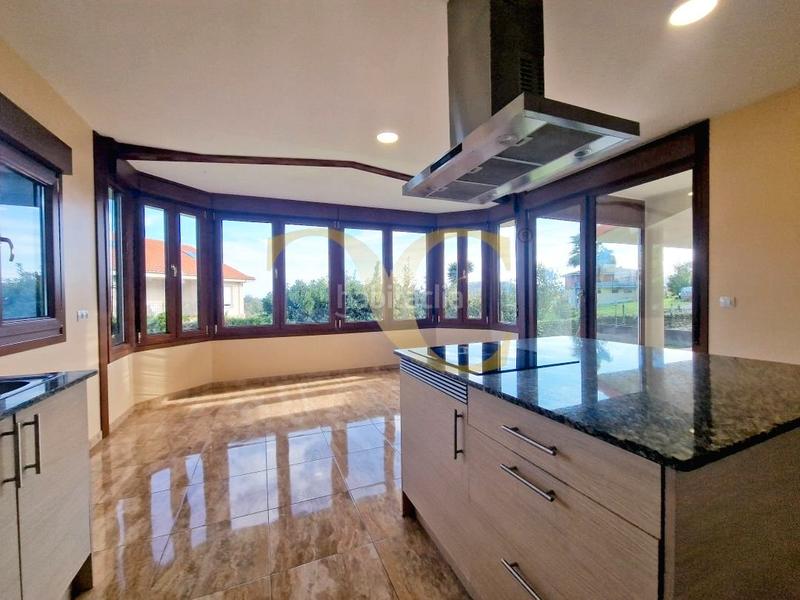 Foto dd91be62-08b7-45ad-bb7d-6e3692ad2cbe. Chalet impecable, rodeada de naturaleza y con vistas abiertas al mar cantábrico. en Llanes