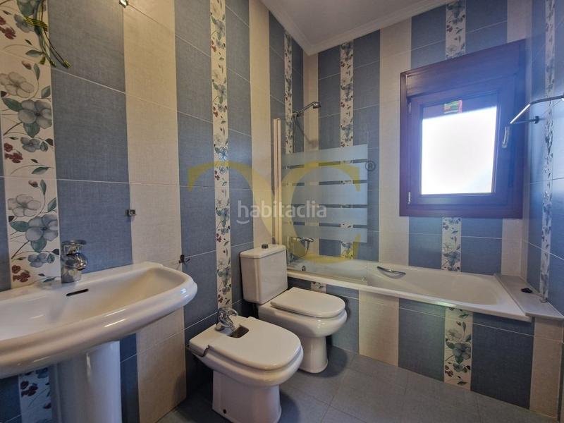 Foto f2d93b8a-5856-4380-a6b3-bc115c42c4bb. Chalet impecable, rodeada de naturaleza y con vistas abiertas al mar cantábrico. en Llanes