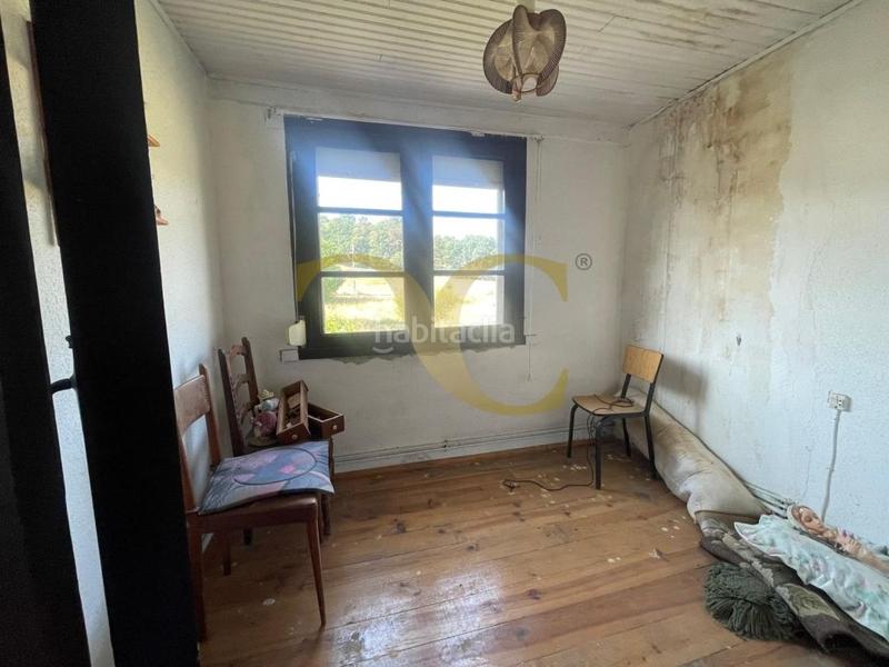 Foto 467395c1-4485-4164-901c-d55fcfef9487. House with heating parking in Parres