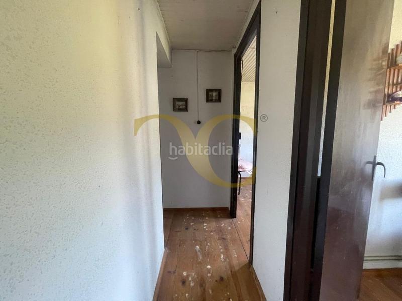 Foto 71c8dc54-aa01-4c3b-8a1c-f0b2e3eb6e74. House with heating parking in Parres