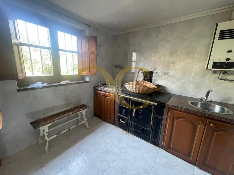 Foto 76477089-f106-4686-9949-e2d4adf82e67. House with heating parking in Parres