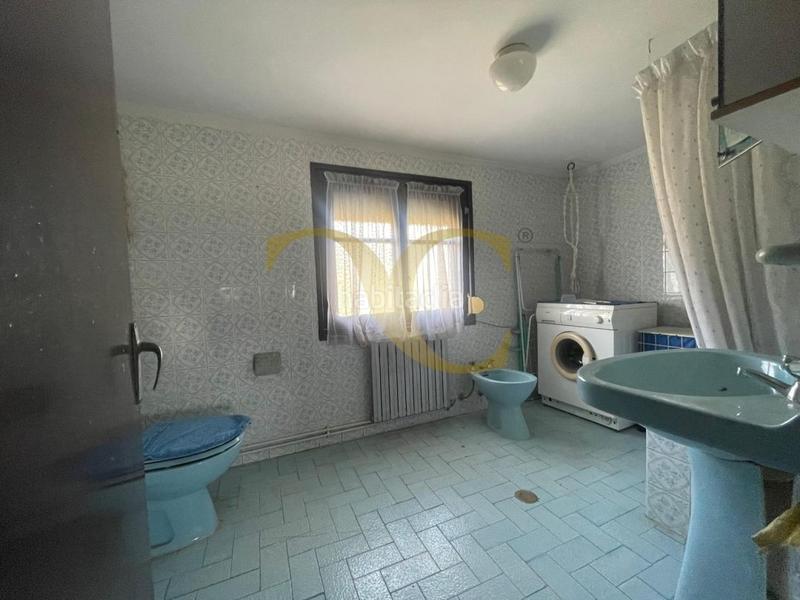 Foto a4306b22-47c7-42b3-8137-3f99e7d5a9e7. House with heating parking in Parres