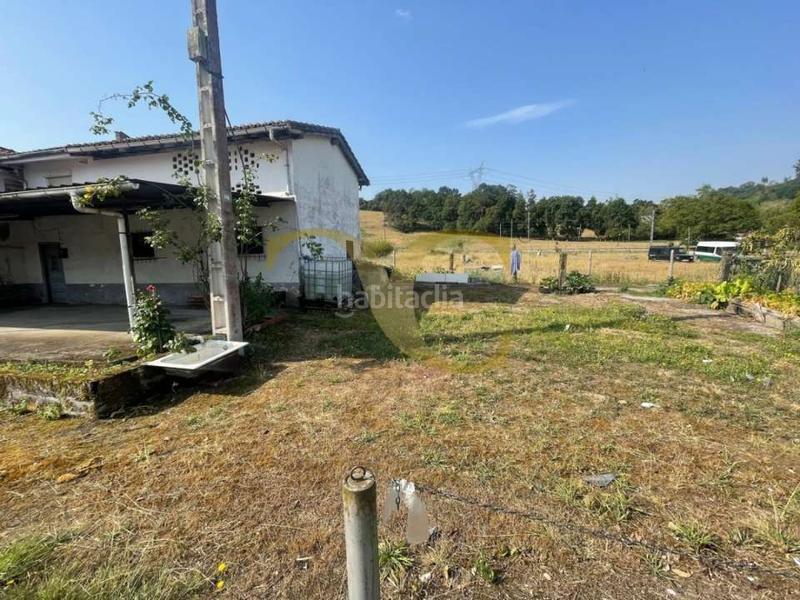 Foto b0791f7e-5464-4c20-81b3-87a84c651bbe. House with heating parking in Parres