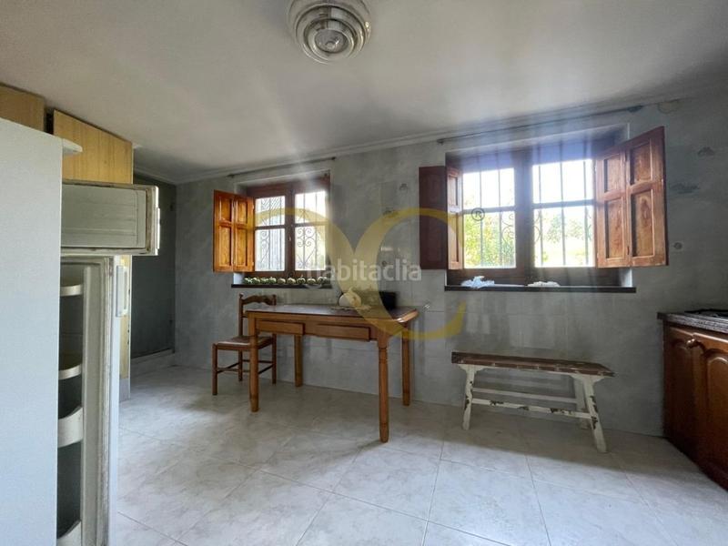 Foto bf0fd87b-76a1-4937-be48-9bdb8d502638. House with heating parking in Parres