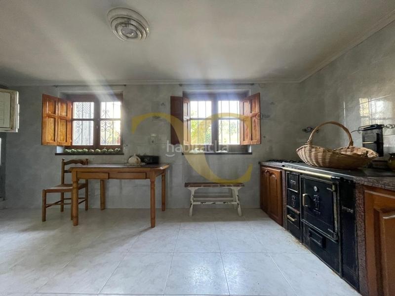 Foto c4ee1485-f9e2-4383-9633-5f852e9bbfa5. House with heating parking in Parres