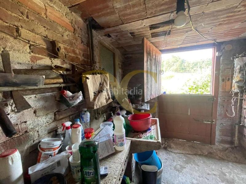 Foto f1e48353-d89d-44a9-8aac-fbdeb3ca3f47. House with heating parking in Parres