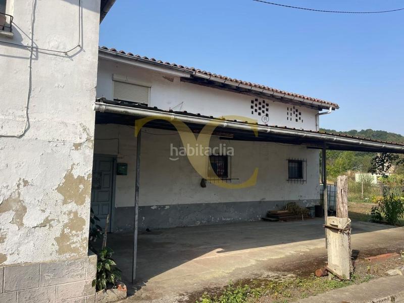 Foto f84d464f-08bd-420f-8cc3-f7851eb2c2ad. House with heating parking in Parres