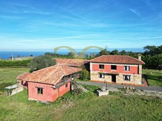 Casa  Marianes. Ideal para hotel rural! casa de piedra muy cerca de la playa.
